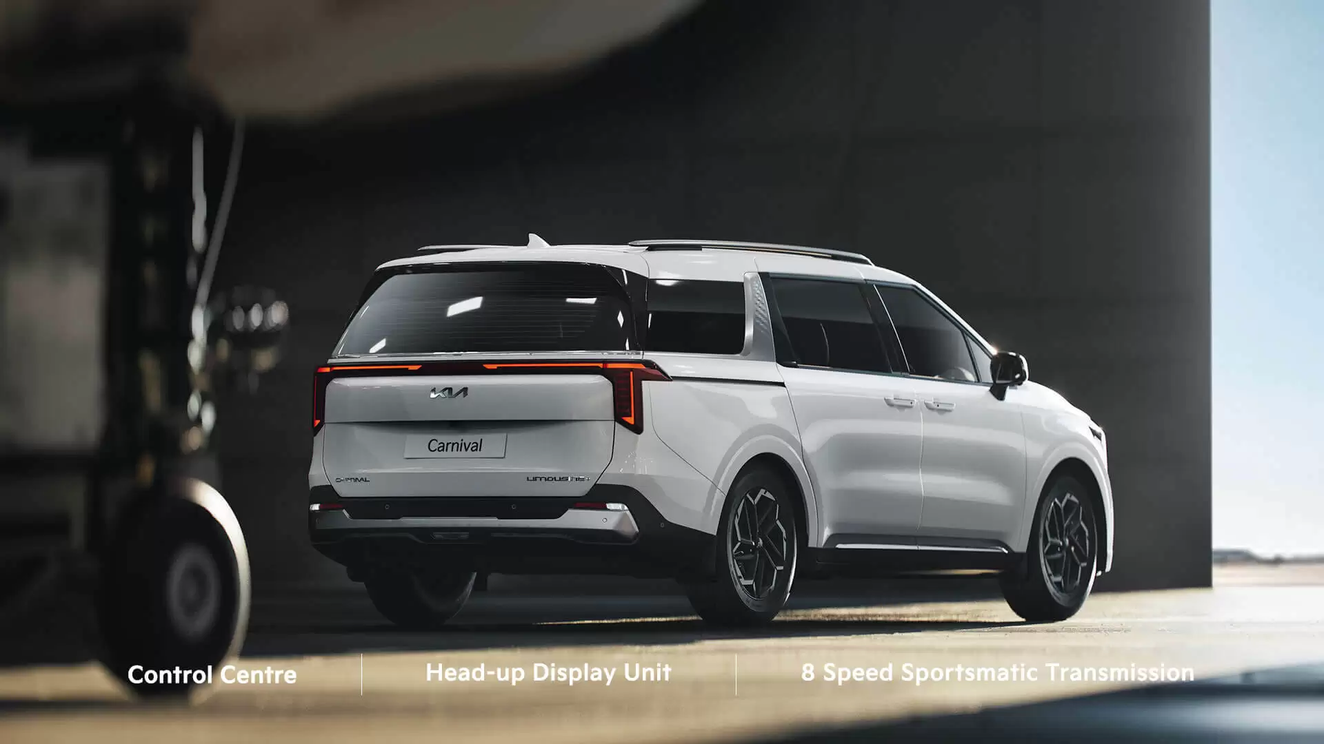 Kia Carnival Image 2